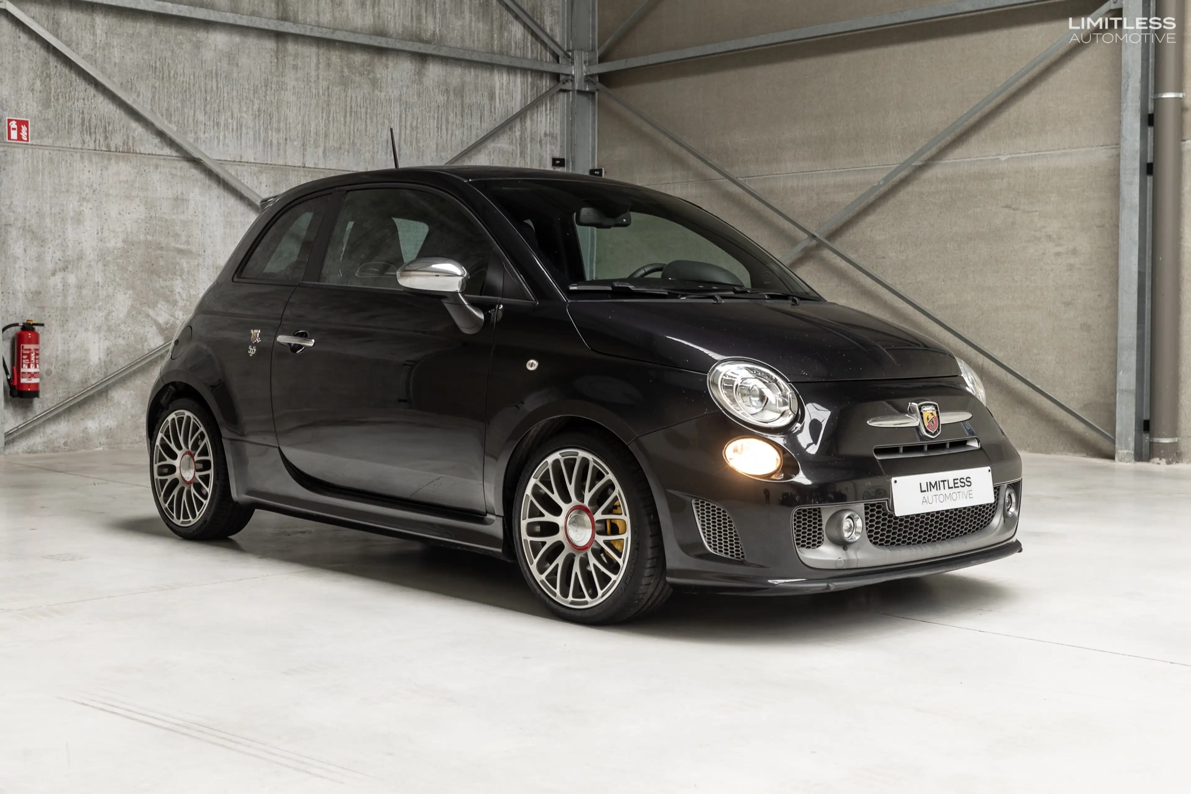 Abarth 595 Turismo | Black over Tan — photo 3