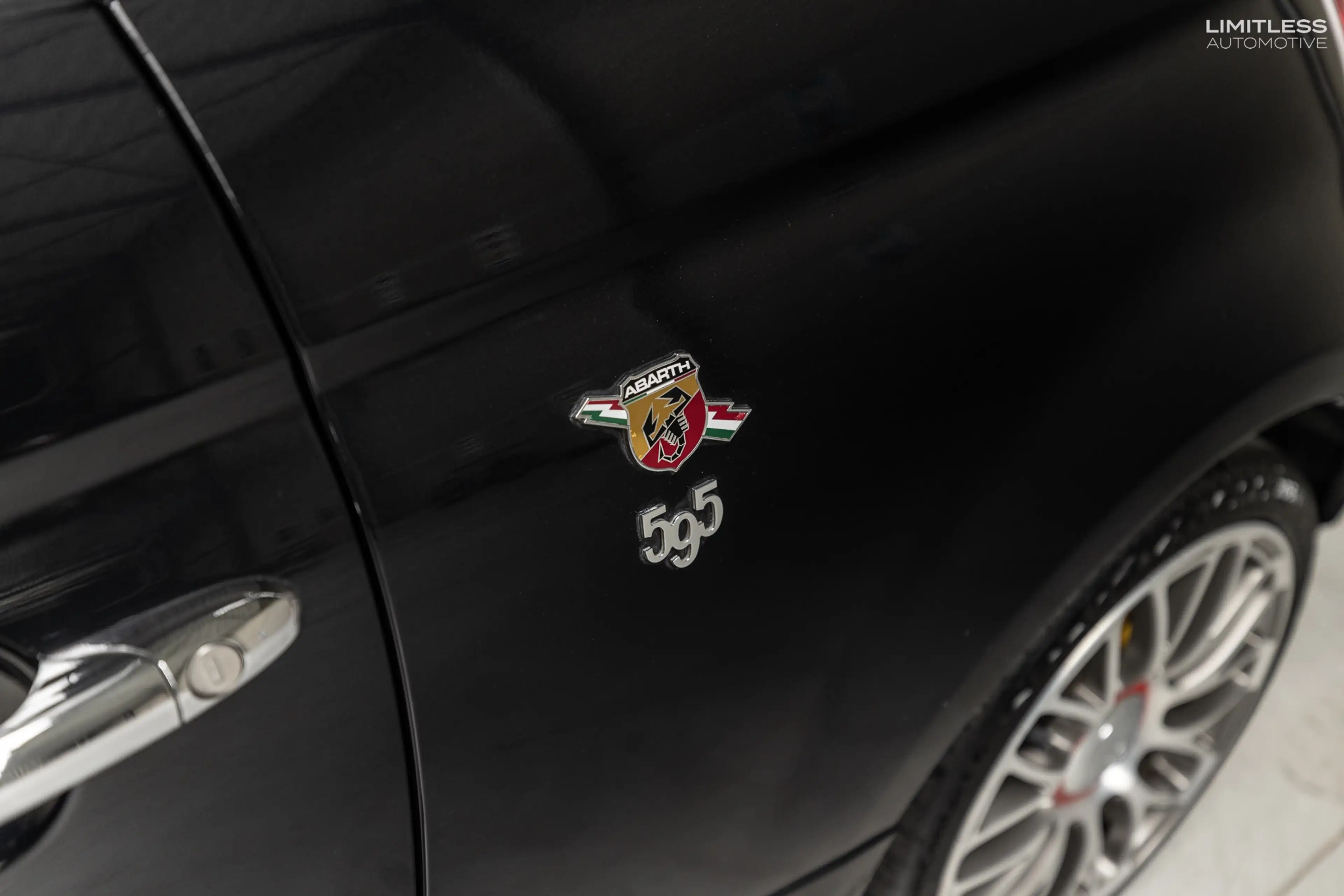 Abarth 595 Turismo | Black over Tan — photo 9