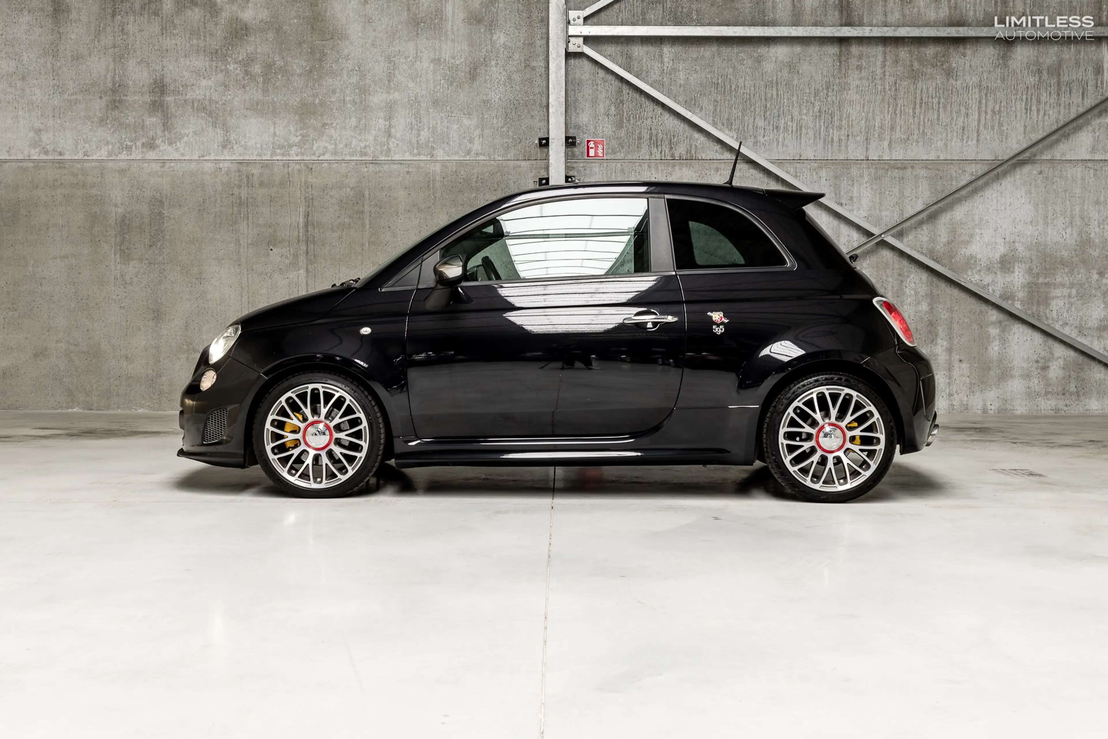 Abarth 595 Turismo | Black over Tan — photo 7
