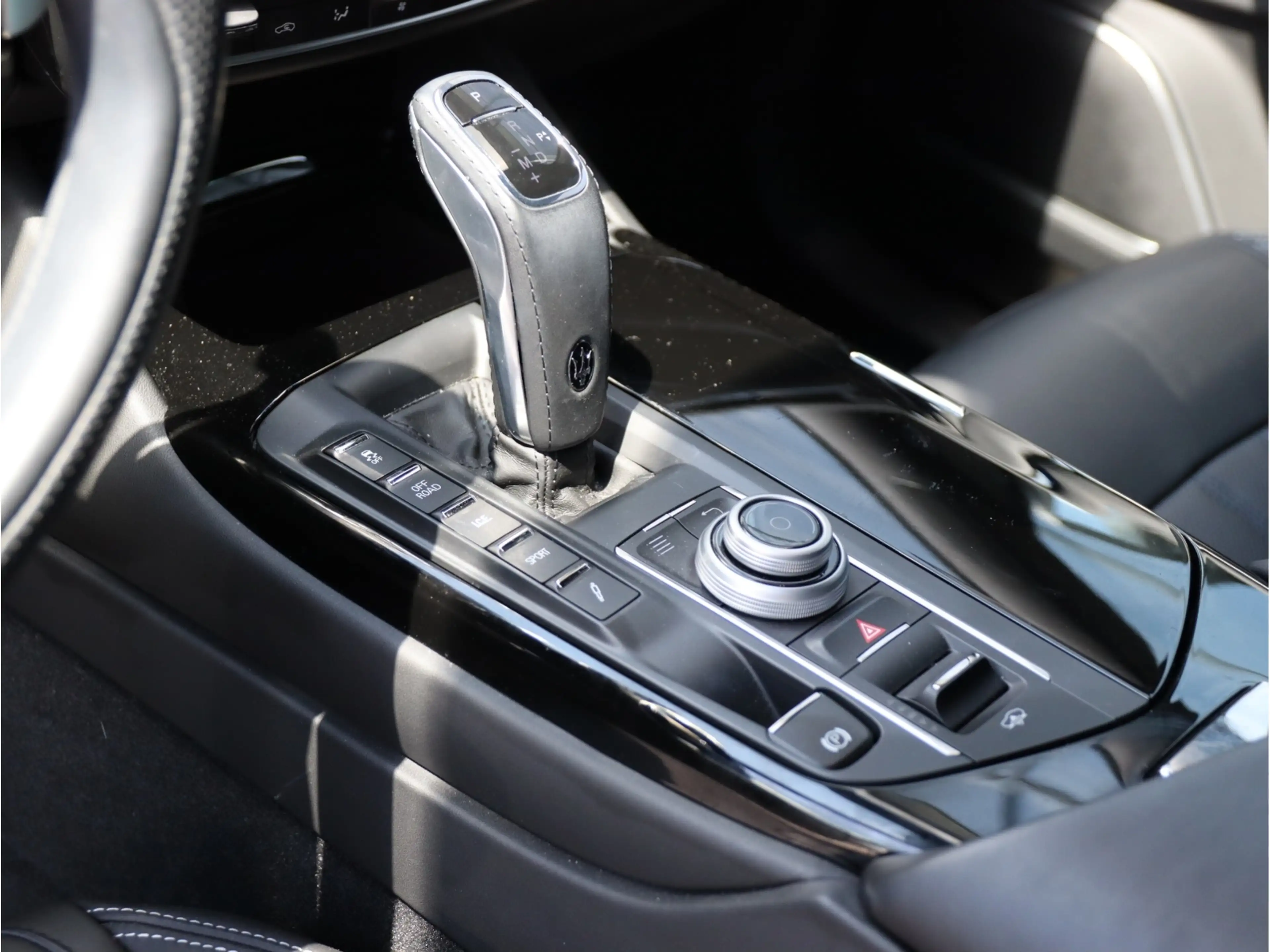 Maserati Levante Diesel GranSport — photo 12