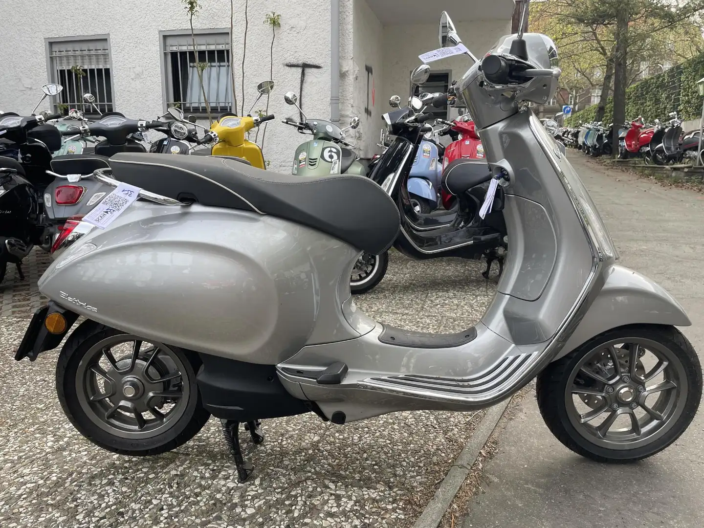 Vespa Elettrica 45 km/h bis zu 100 Km Reichweite Autoführerschein Srebrny - 1