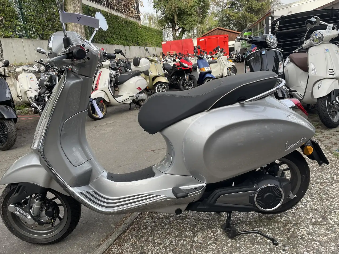 Vespa Elettrica 45 km/h bis zu 100 Km Reichweite Autoführerschein Srebrny - 2