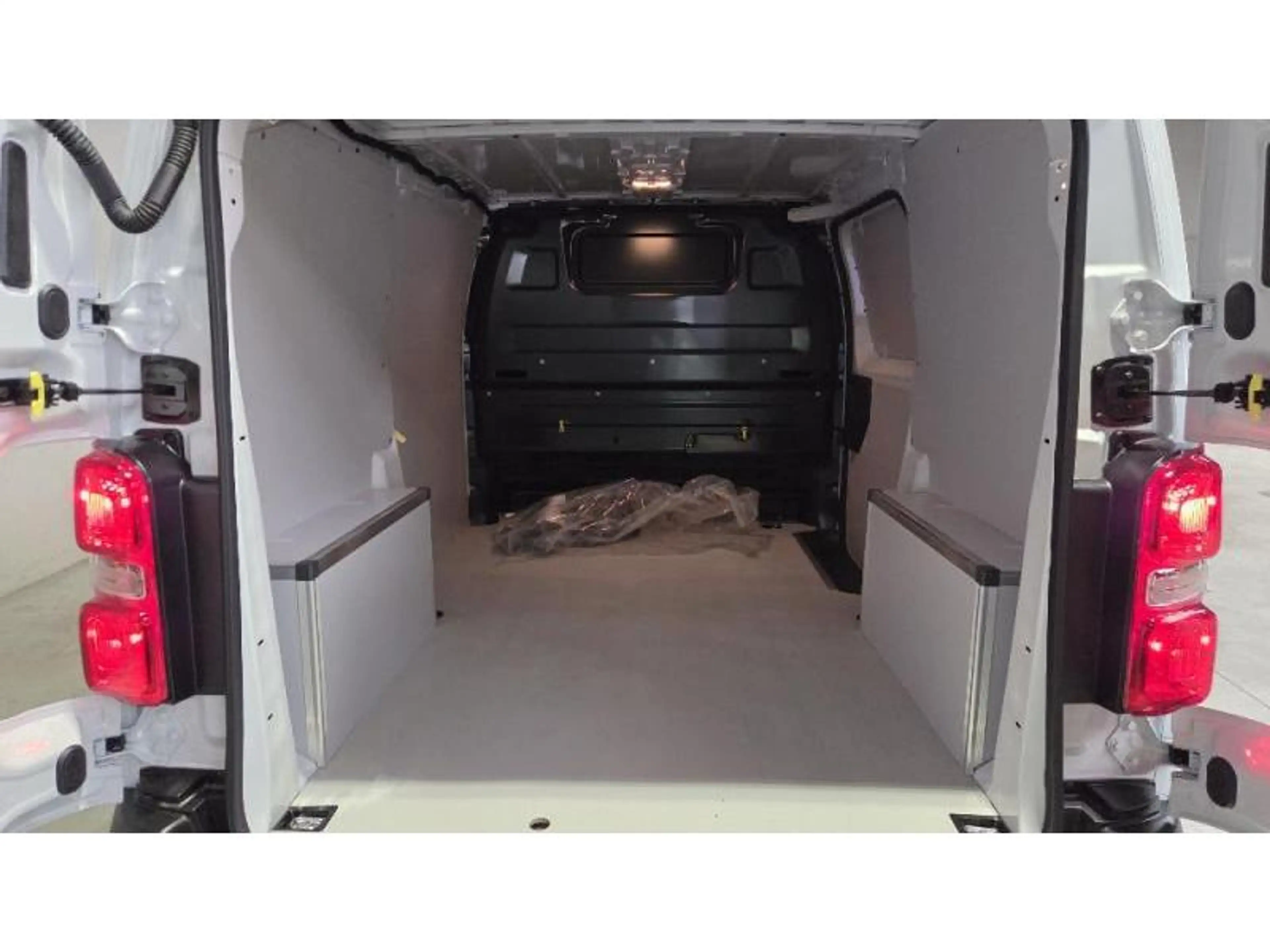 Peugeot Expert Premium — photo 9