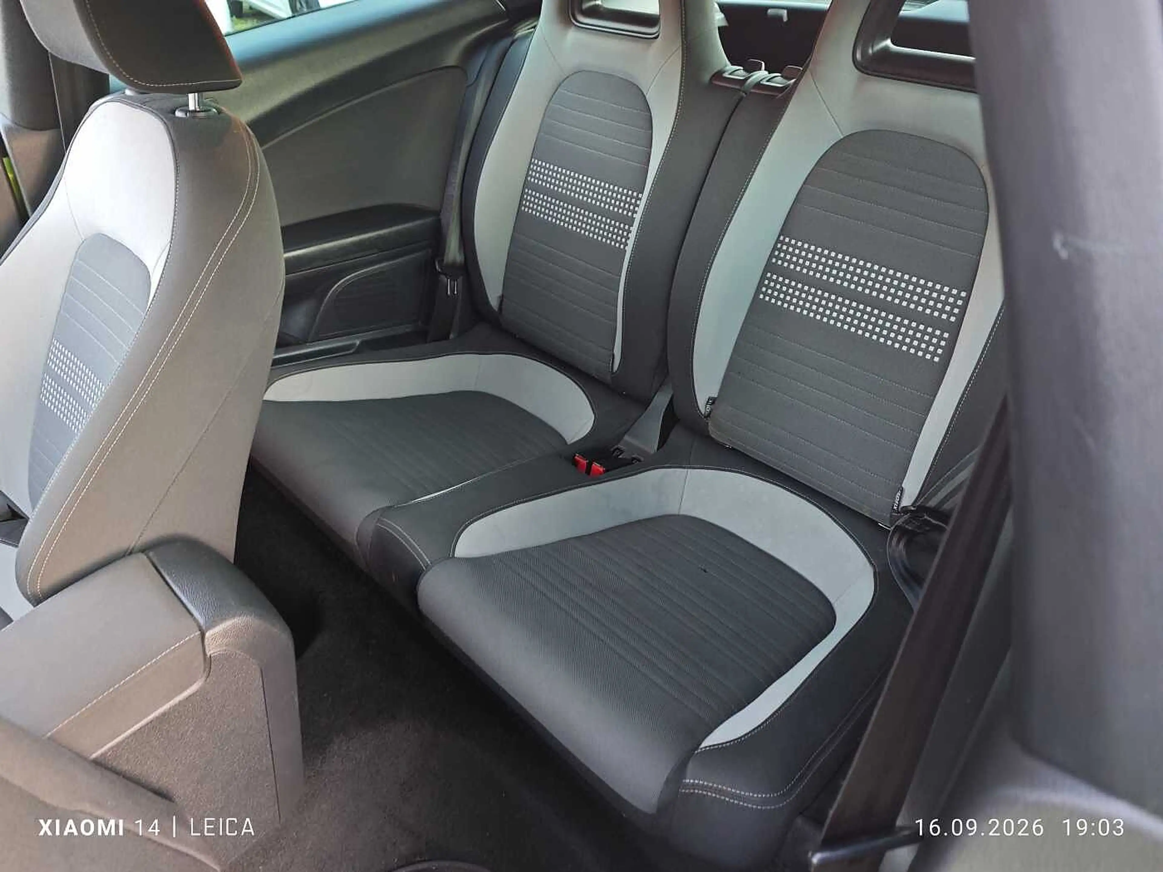 Volkswagen Scirocco 1.4 TSI Life — photo 11