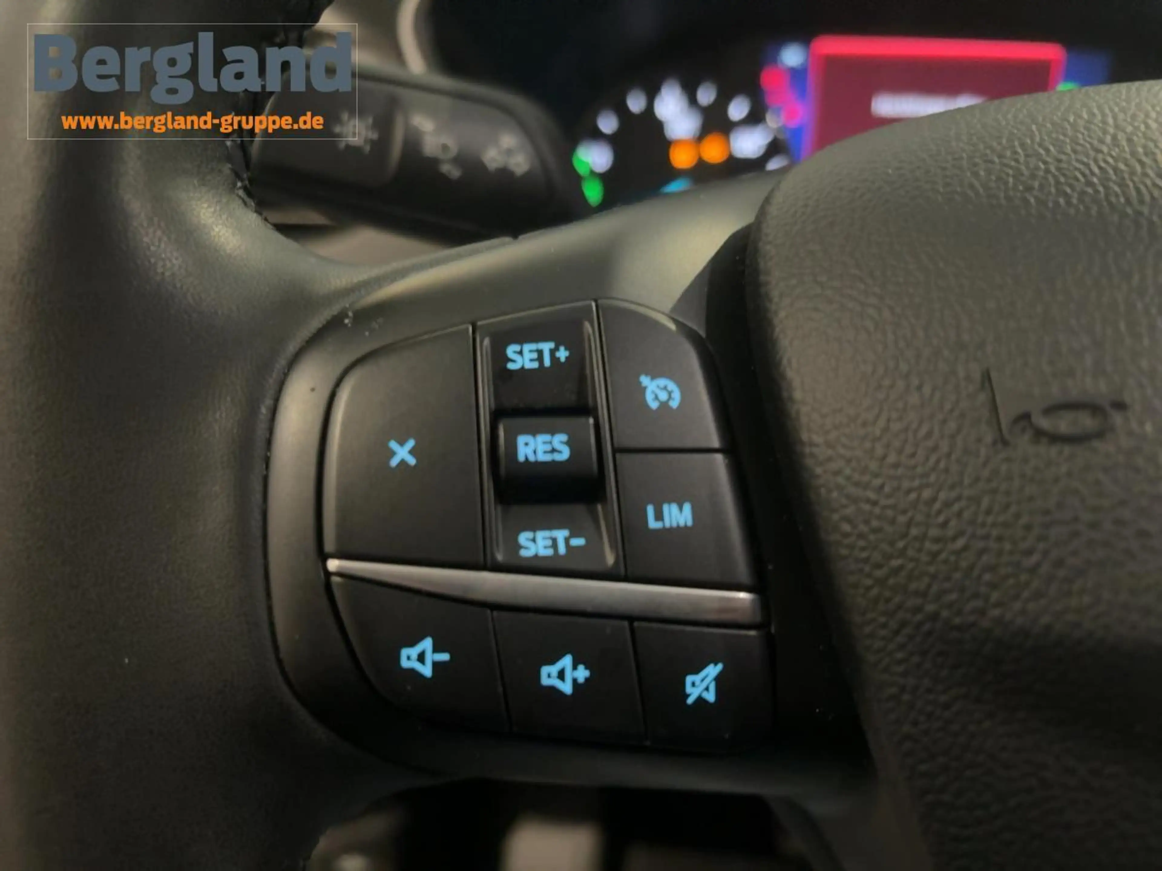 Ford Kuga Cool & Connect PHEV — photo 15