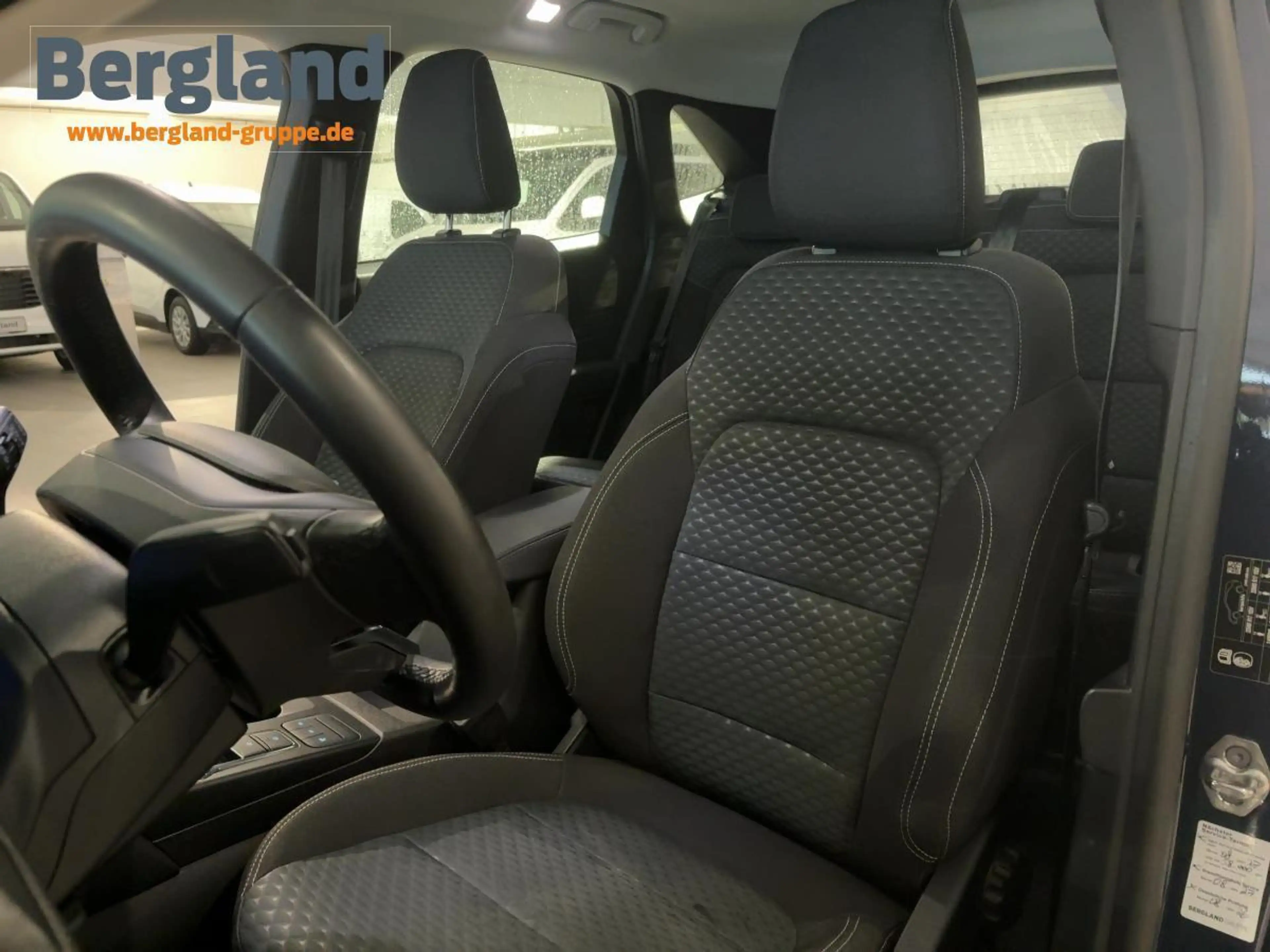 Ford Kuga Cool & Connect PHEV — photo 11