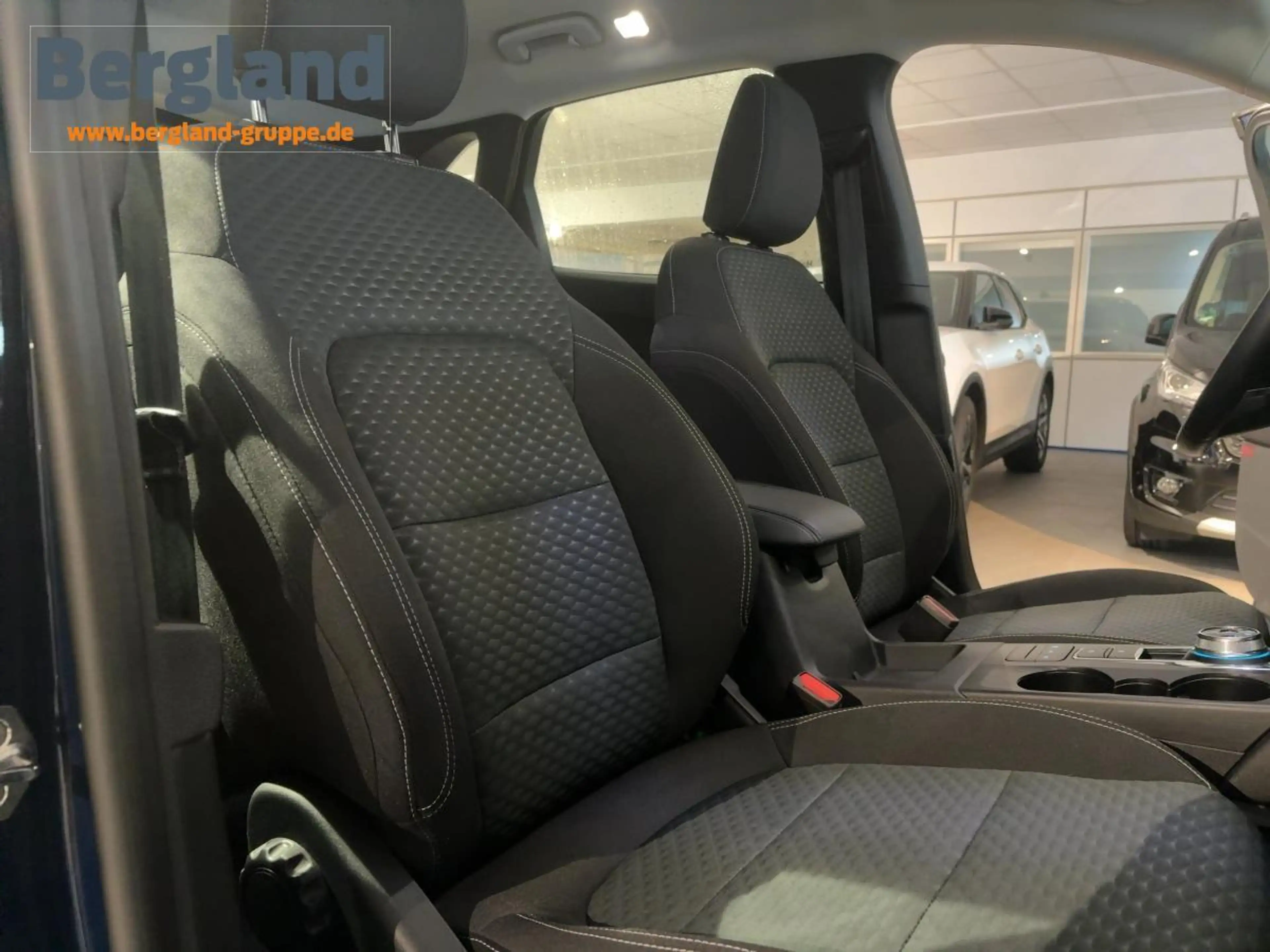 Ford Kuga Cool & Connect PHEV — photo 12