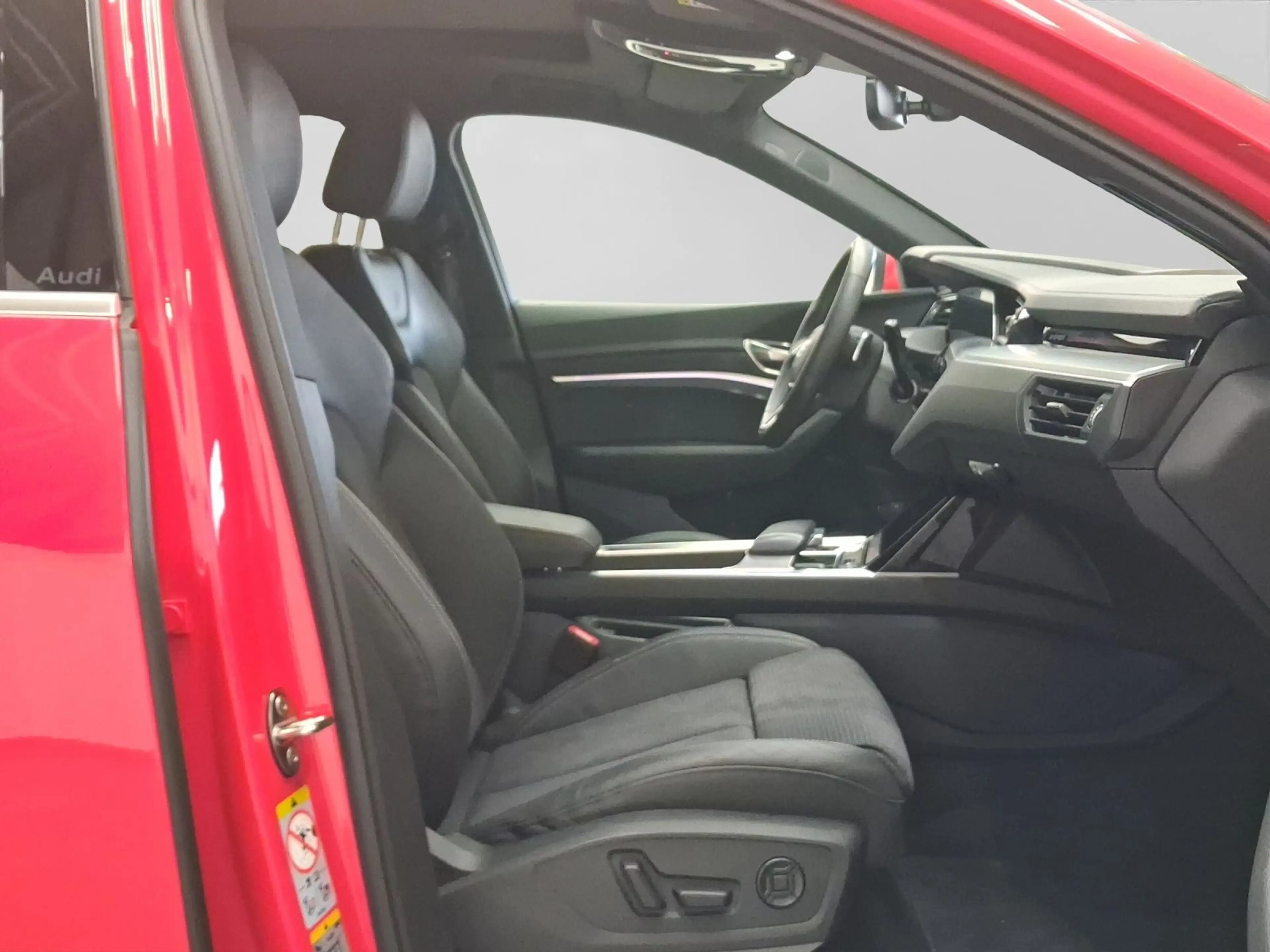 Audi Q8 e-tron 55 Q S LINE PANO AHK MATRIX PDC+ BuO — photo 4