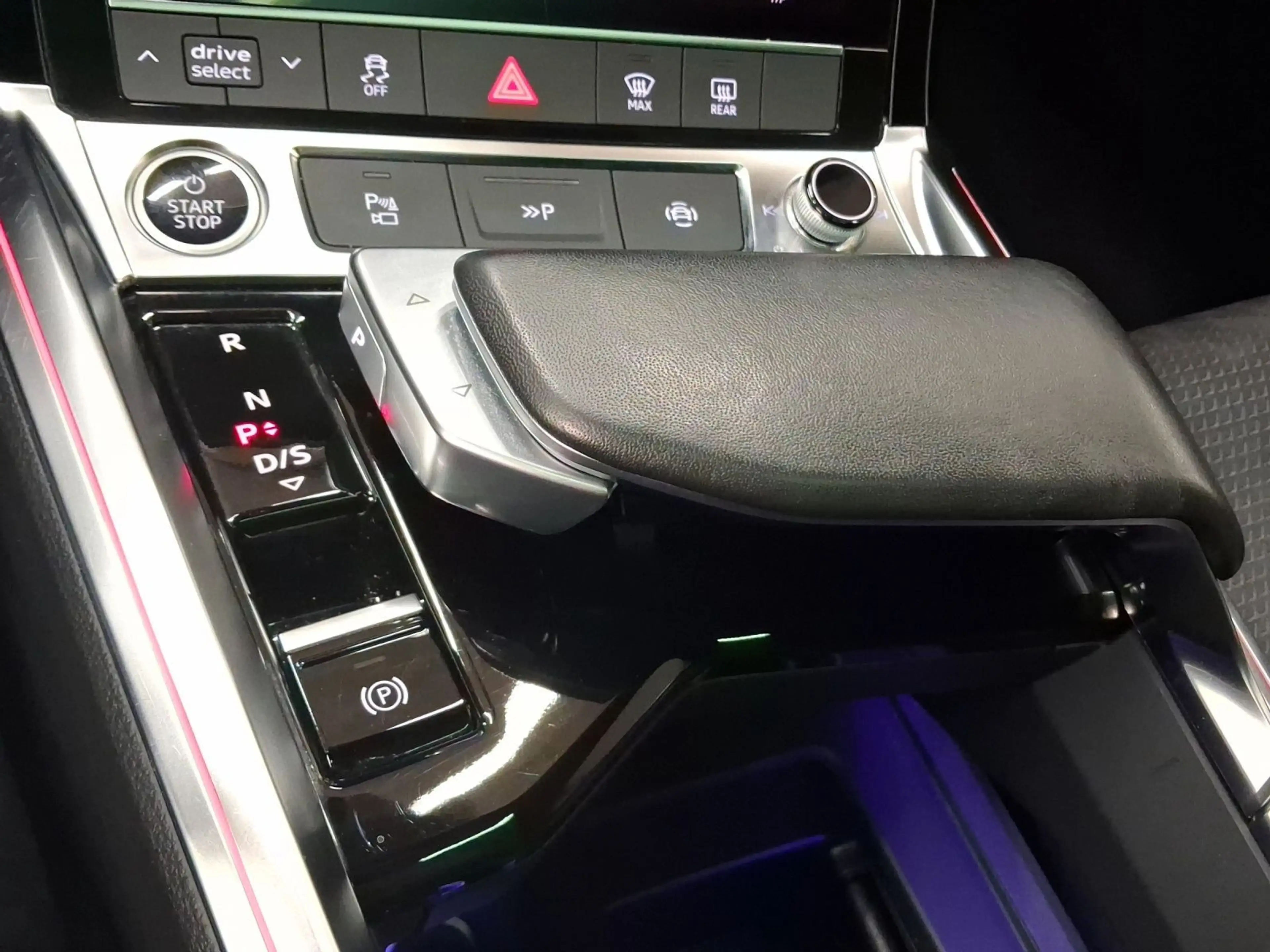 Audi Q8 e-tron 55 Q S LINE PANO AHK MATRIX PDC+ BuO — photo 11