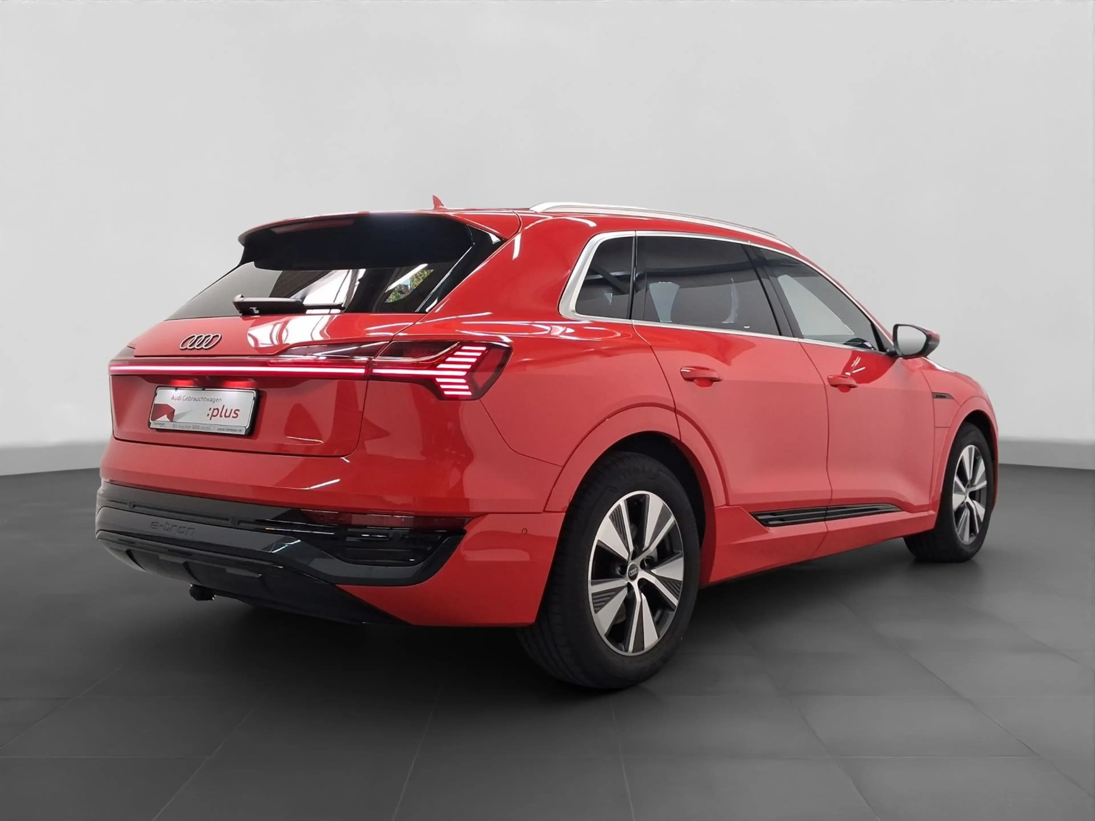 Audi Q8 e-tron 55 Q S LINE PANO AHK MATRIX PDC+ BuO — photo 3