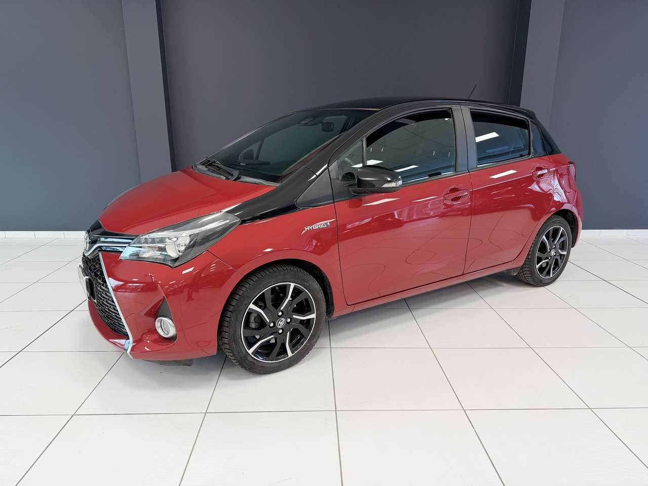 Toyota Yaris Yaris III 2015 5p 1.5h Trend Red Edition