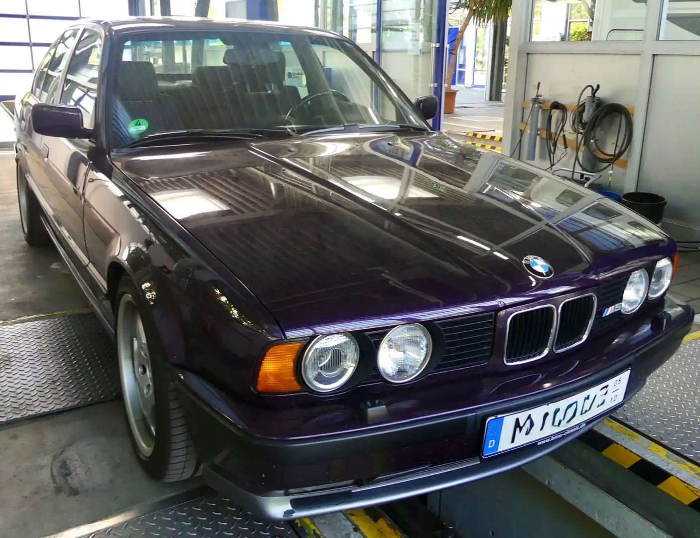 BMW M5 mit KW Sportfahrwerk Violet - 2