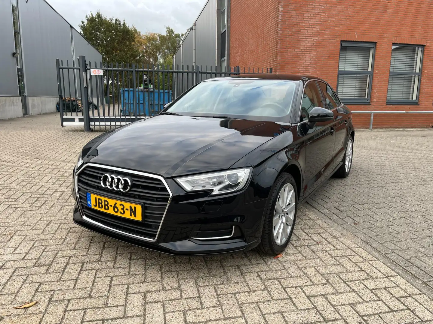 Audi A3 LIMOUSINE 30 TFSI Design Pro Line Plus Automaat Gris - 1