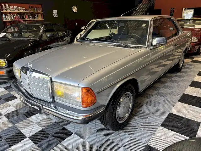 Mercedes-Benz 230 W123 Coupé 230Ce Bva