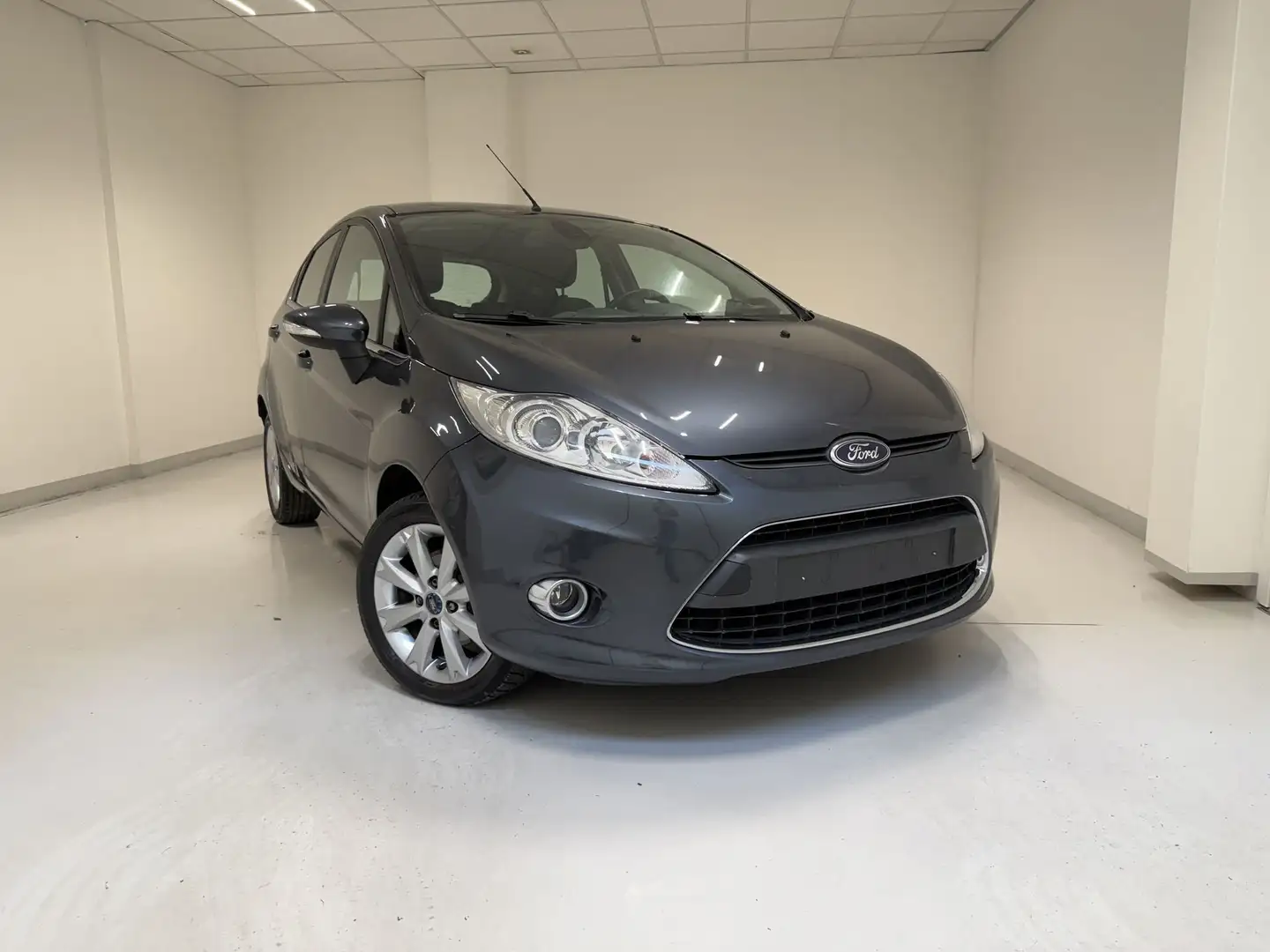 Ford Fiesta Fiesta 1.4 96 CV Automatica 5Pt Titanium Grau - 2