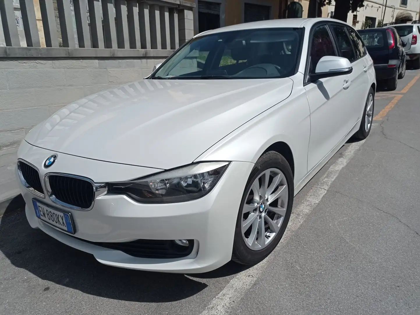 BMW 320 Serie 3 F31 2014 Touring 320d Business auto Bianco - 1