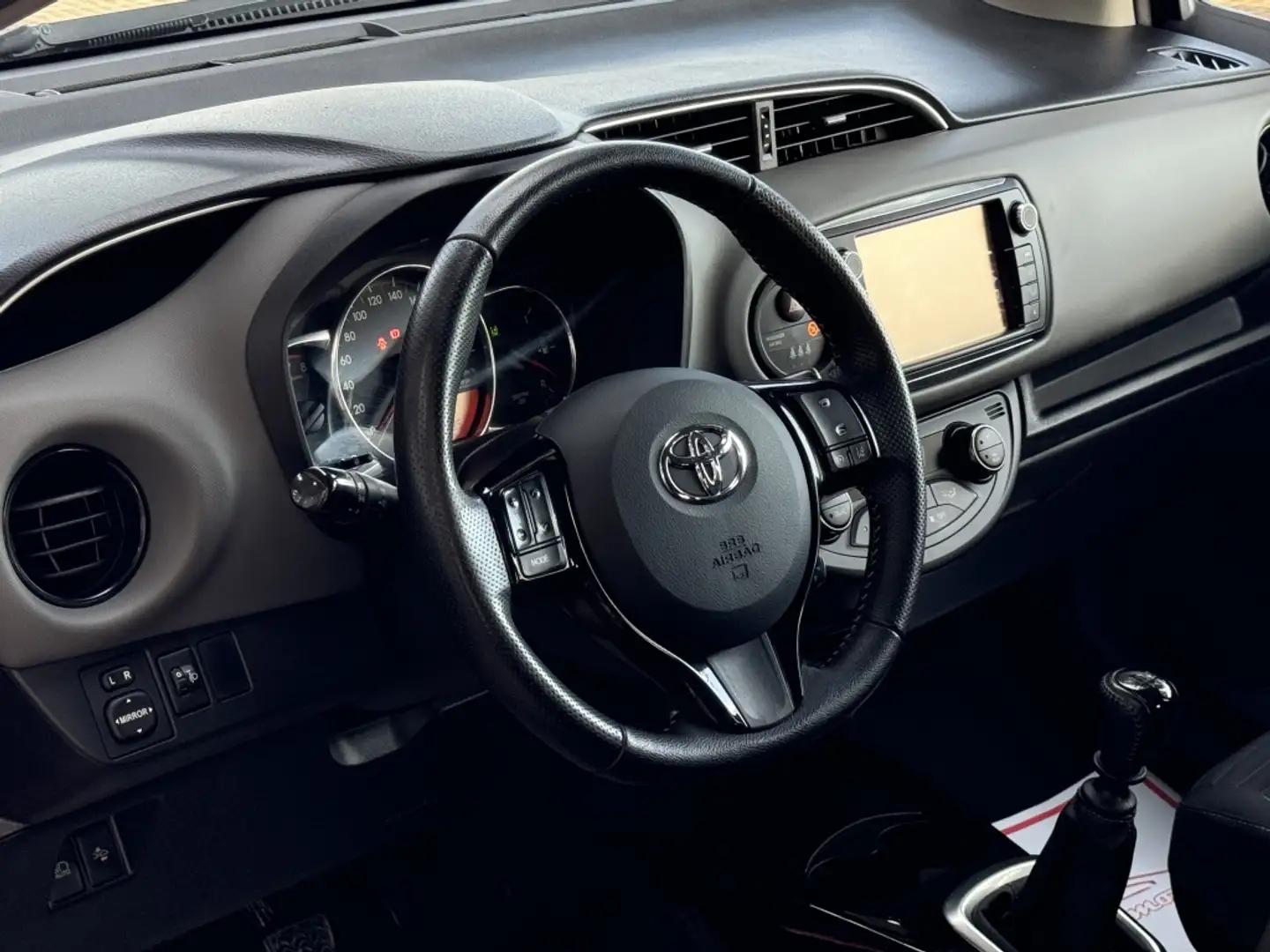 Toyota Yaris 1.3 Feel! Rojo - 2