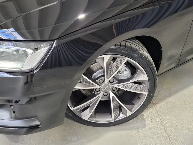 Audi A4 view 9