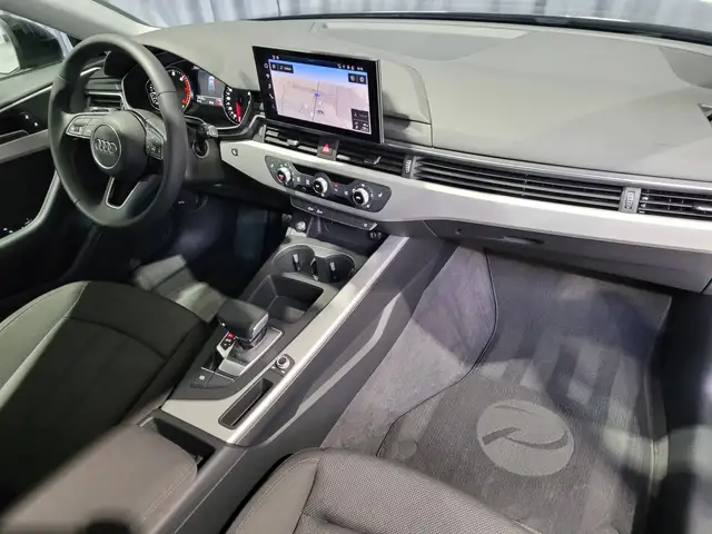 Audi A4 view 11