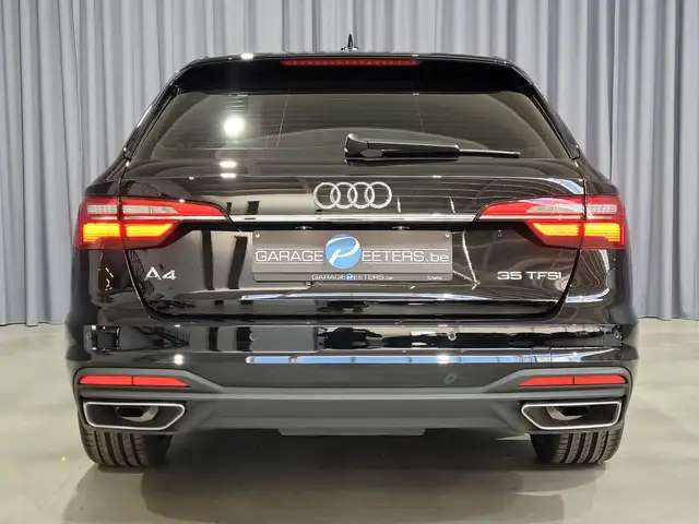 Audi A4 view 4