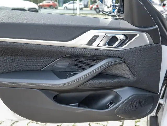 BMW I4 view 21