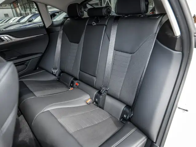 BMW I4 view 18