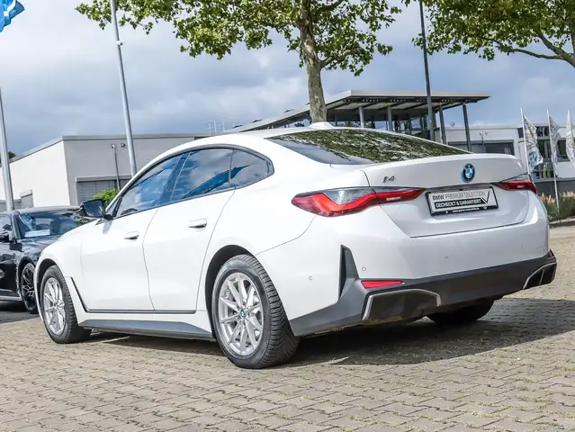 BMW I4 view 7
