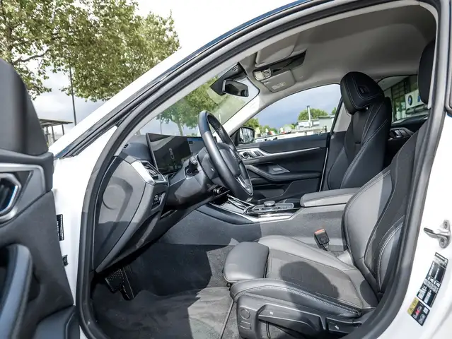 BMW I4 view 5