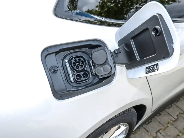 BMW I4 view 24