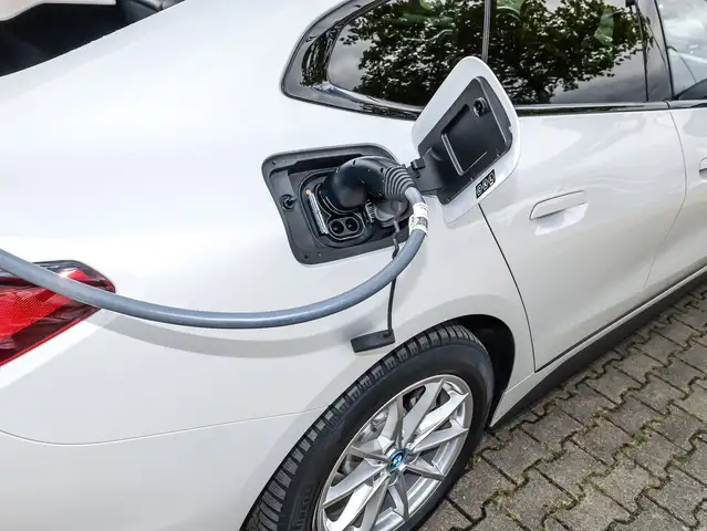 BMW I4 view 25