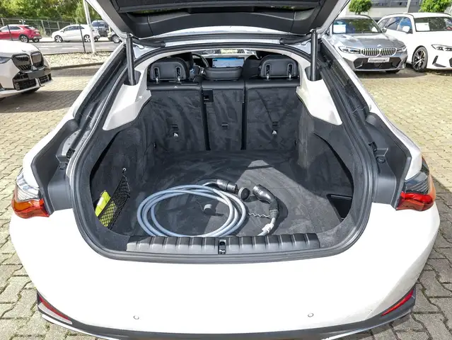 BMW I4 view 26