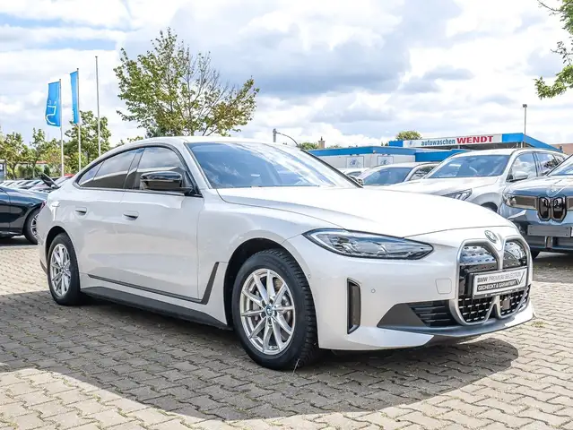 BMW I4 view 6