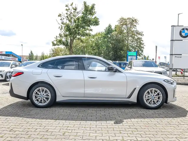 BMW I4 view 11