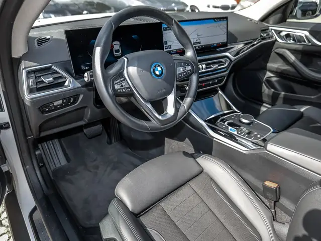 BMW I4 view 17