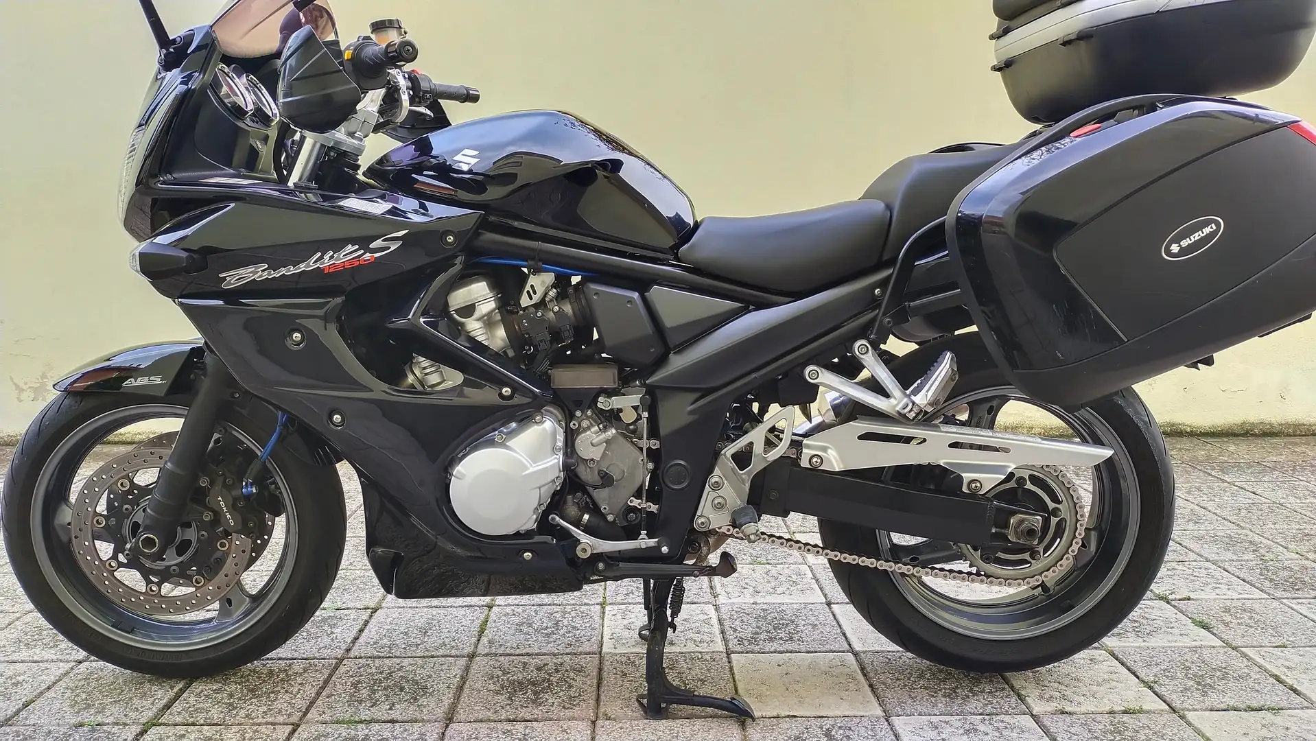 Suzuki Bandit 1250 Traveller Černá - 2
