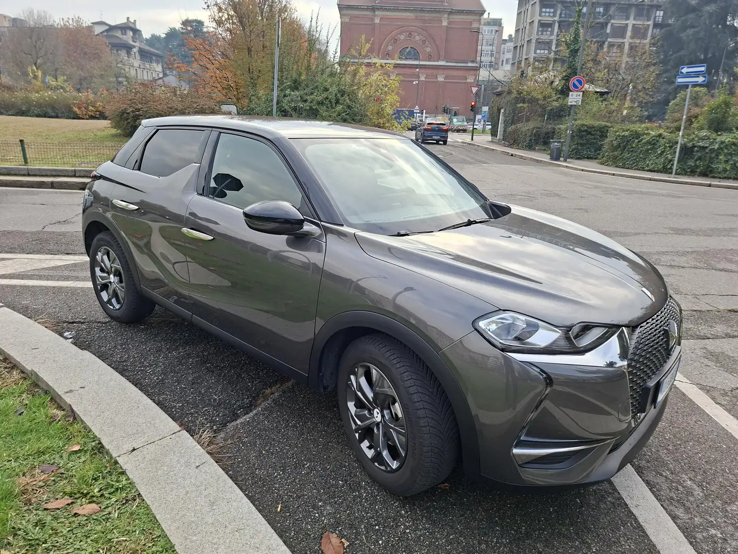 DS Automobiles DS 3 Crossback DS3 2019 Crossback DS3 50 kWh e-tense So Chic Grigio - 1