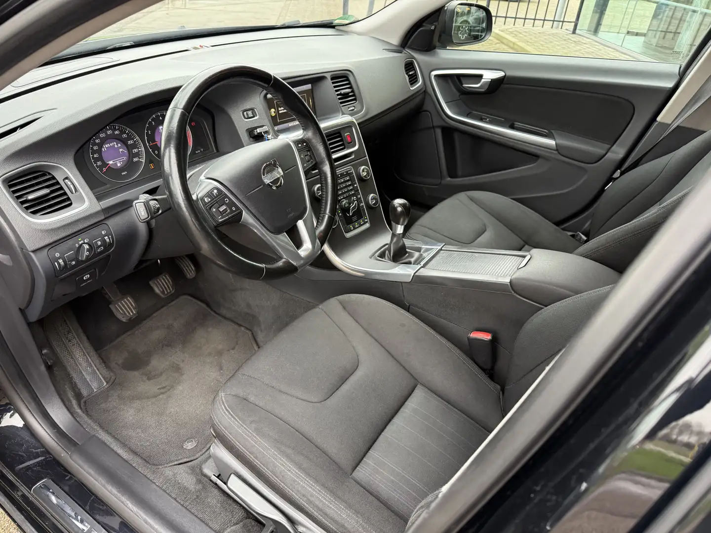 Volvo V60 2.0T Kinetic 203pk Driver Support ** Exterior Styl Zwart - 2