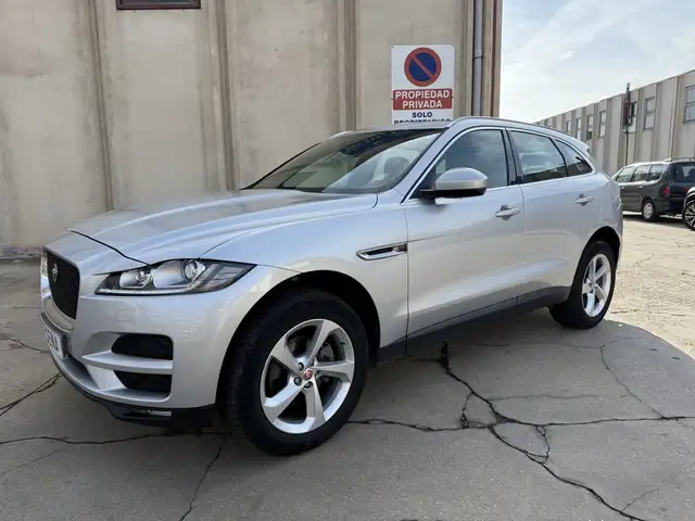 Jaguar F-Pace 2.0i4D Prestige Aut. AWD 240