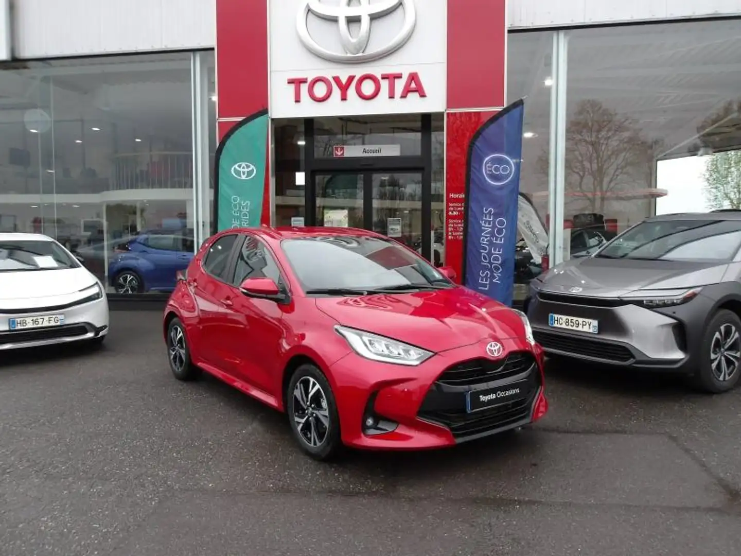 Toyota Yaris 116h Design 5p MY22 Rouge - 1
