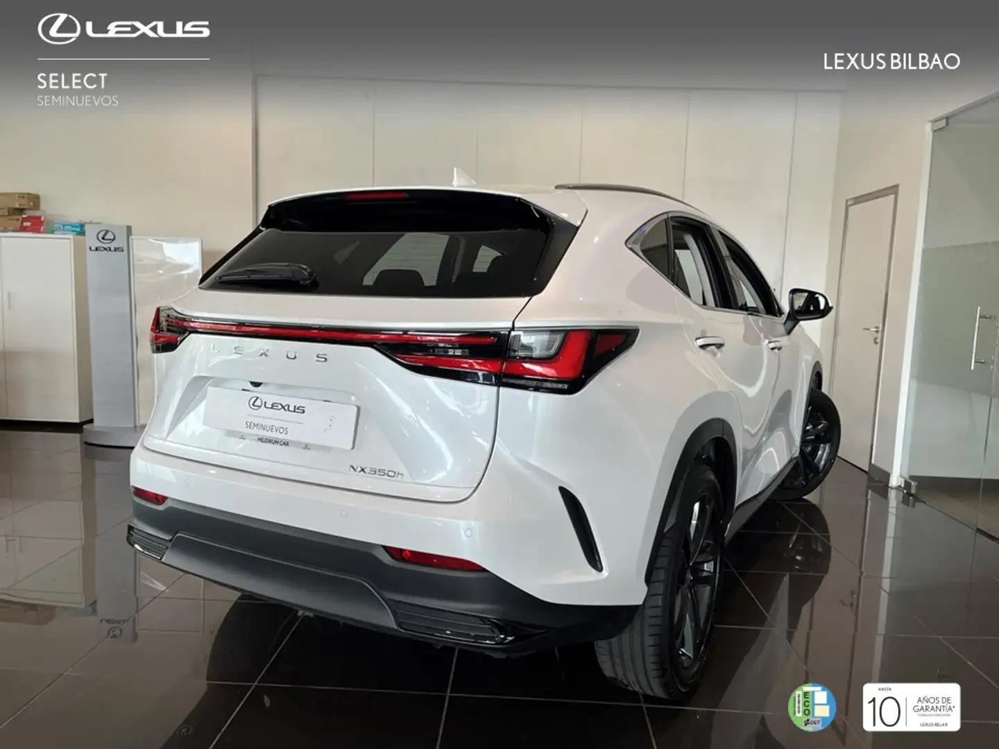 Lexus NX 350h Executive+ 2WD Bílá - 2