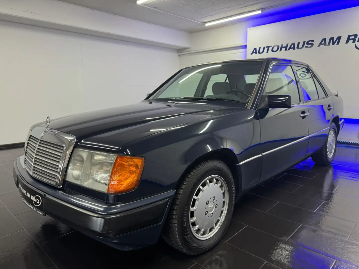 Mercedes-Benz 230 E Aut 1HD ORIGINAL-ZUSTAND KLIMA STANDHZ ALU Albastru - 2