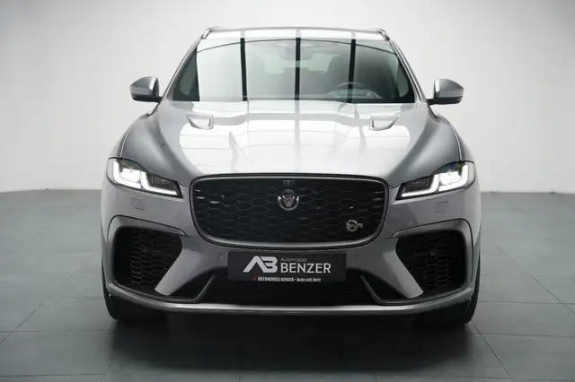 Jaguar F-Pace view 3