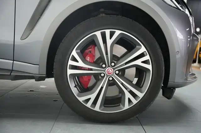 Jaguar F-Pace view 12