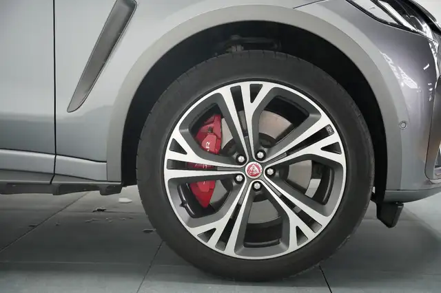 Jaguar F-Pace view 11