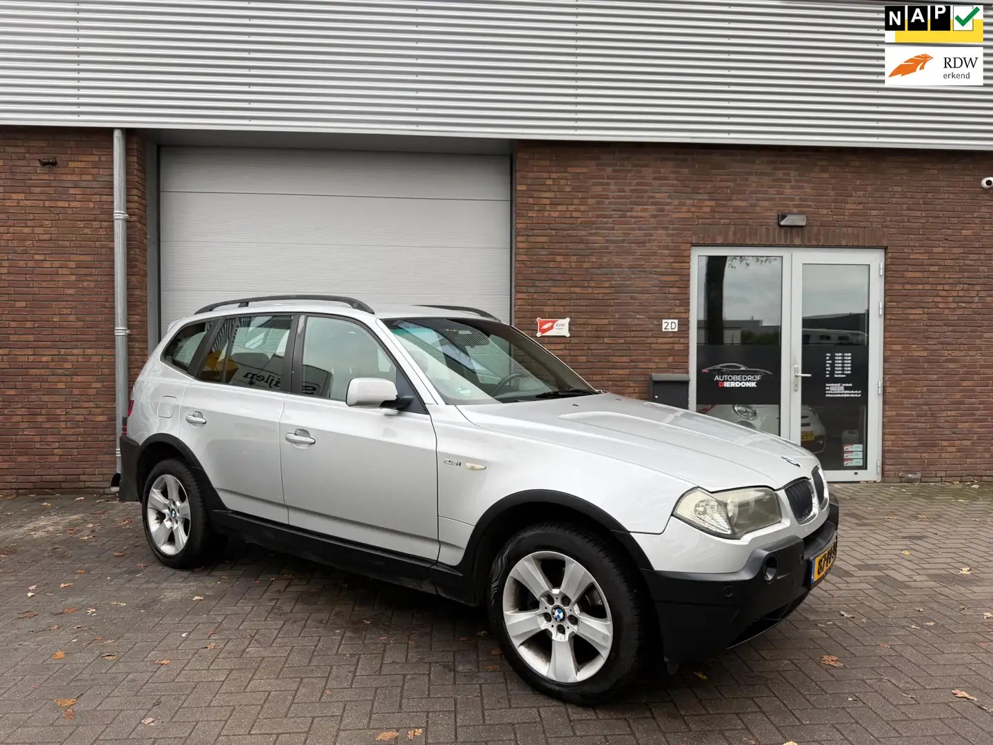 BMW X3 2.5i Executive|AUTOMAAT|AIRCO|NIEUWE APK Grijs - 1