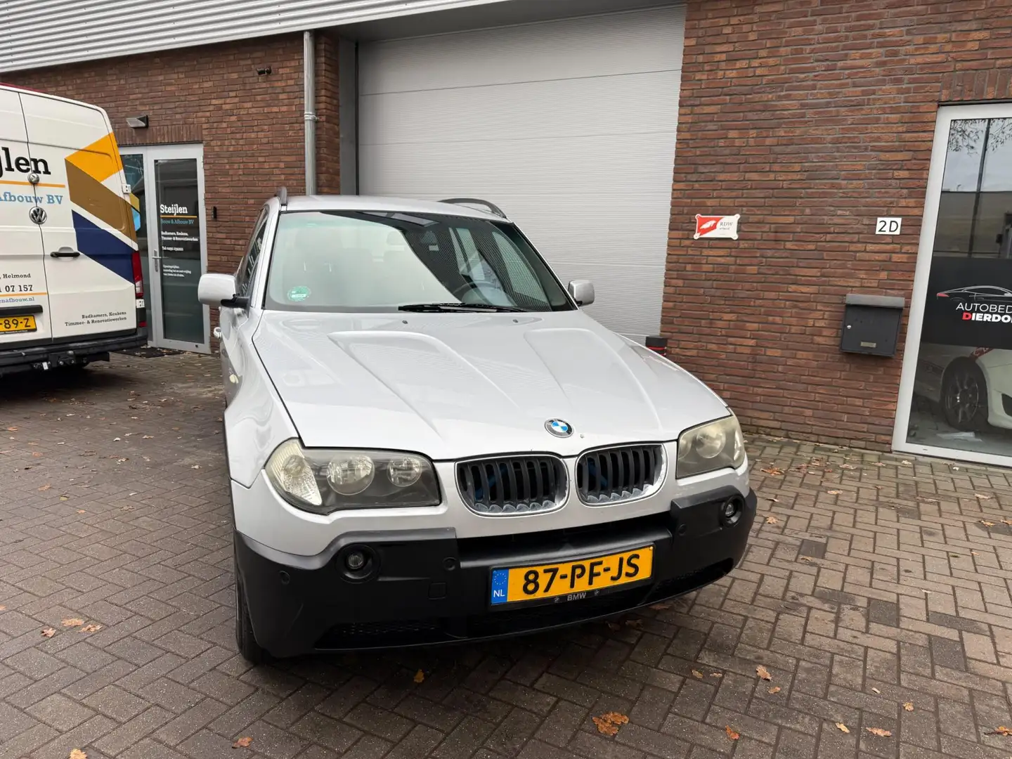BMW X3 2.5i Executive|AUTOMAAT|AIRCO|NIEUWE APK Grijs - 2