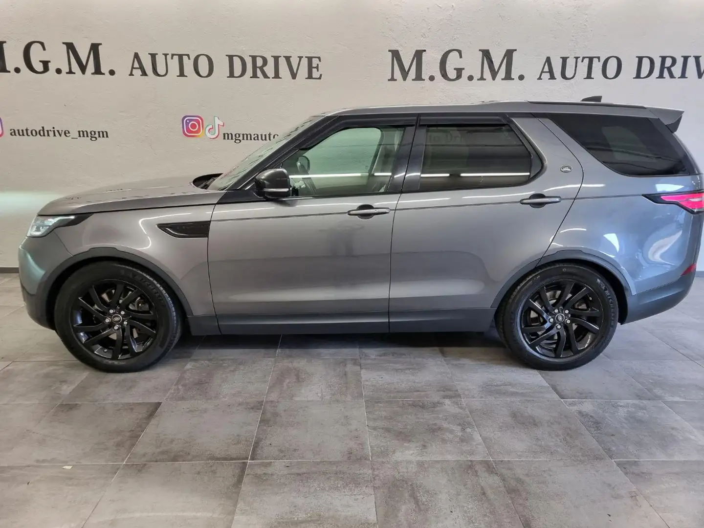 Land Rover Discovery 3.0 TD6 249 CV HSE Luxury Grau - 2