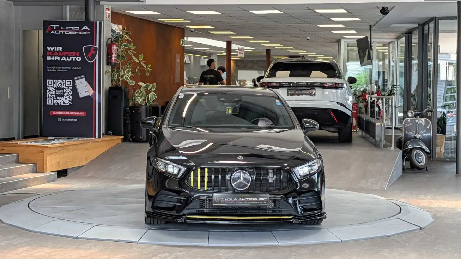 Mercedes-Benz A 180 d AMG-Paket EDITION Aut. *Kamera*Navi*Burmester*19 Schwarz - 2