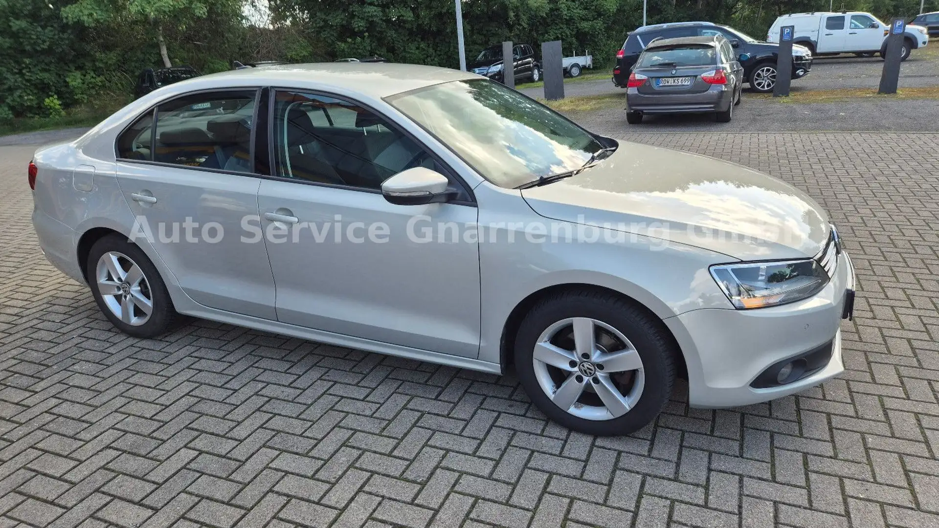 Volkswagen Jetta VI Comfortline, NAVI, Allwetterreifen Srebrny - 2