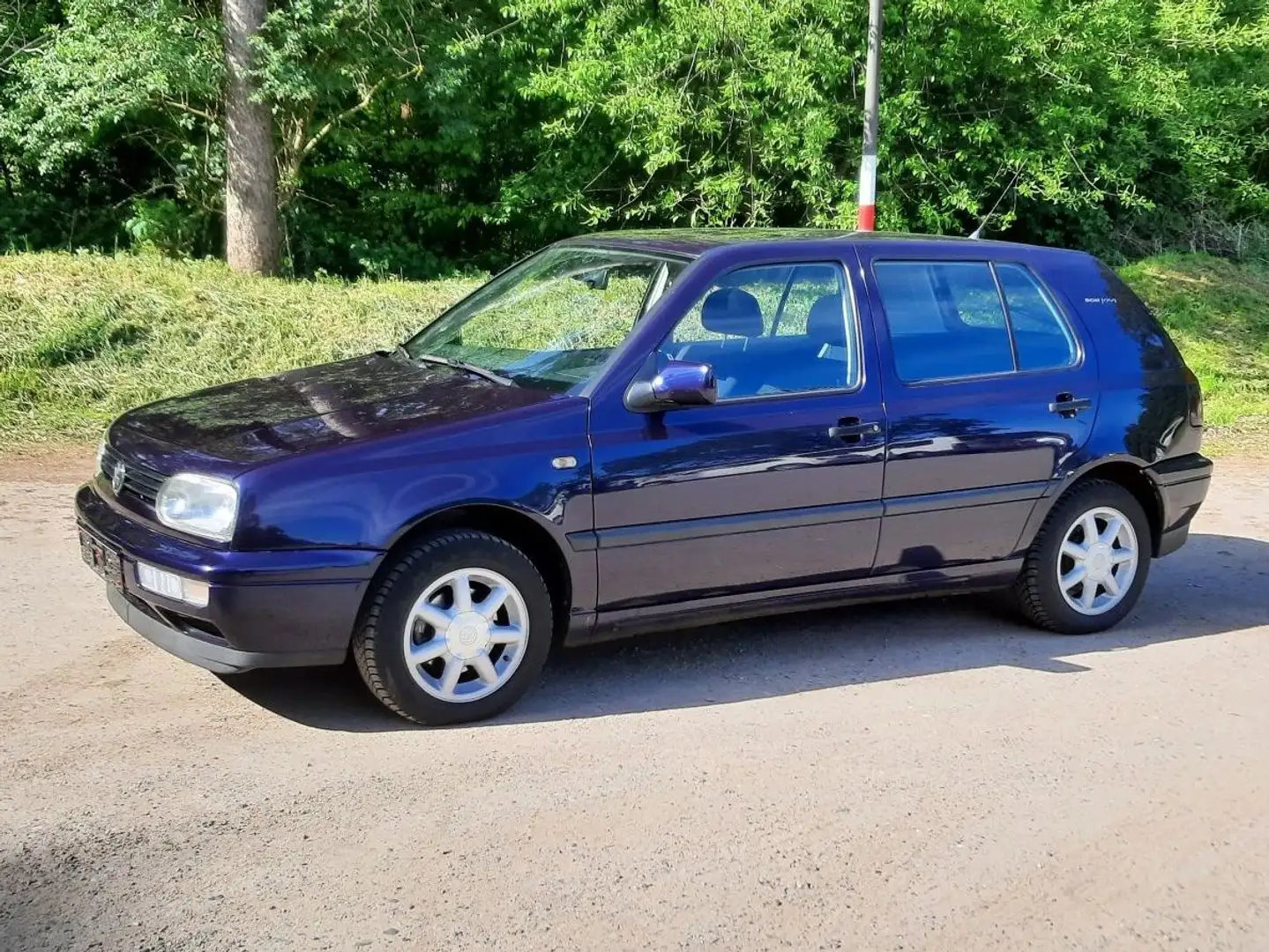 Volkswagen Golf 1.6 Bon Jovi Blau - 1